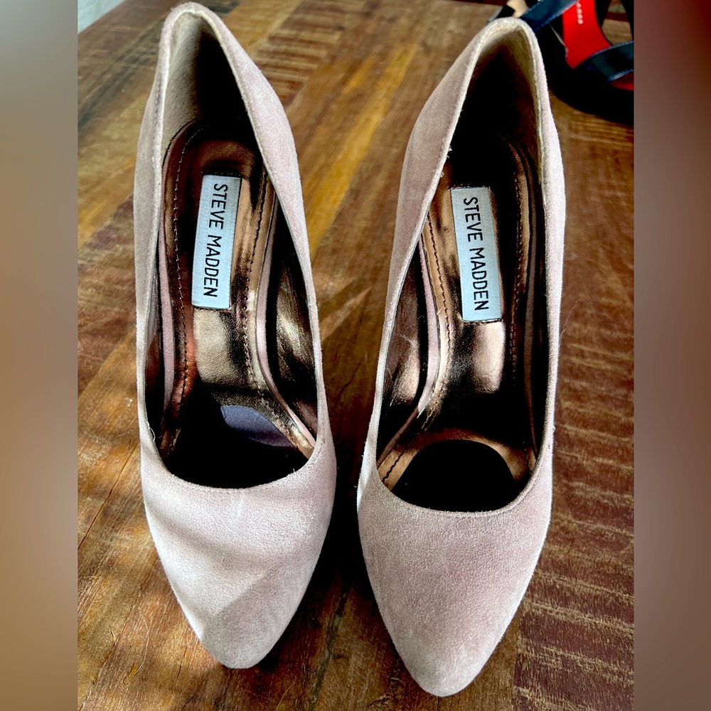 STEVE MADDEN SUEDE PLATFORMS 6 WOMAN